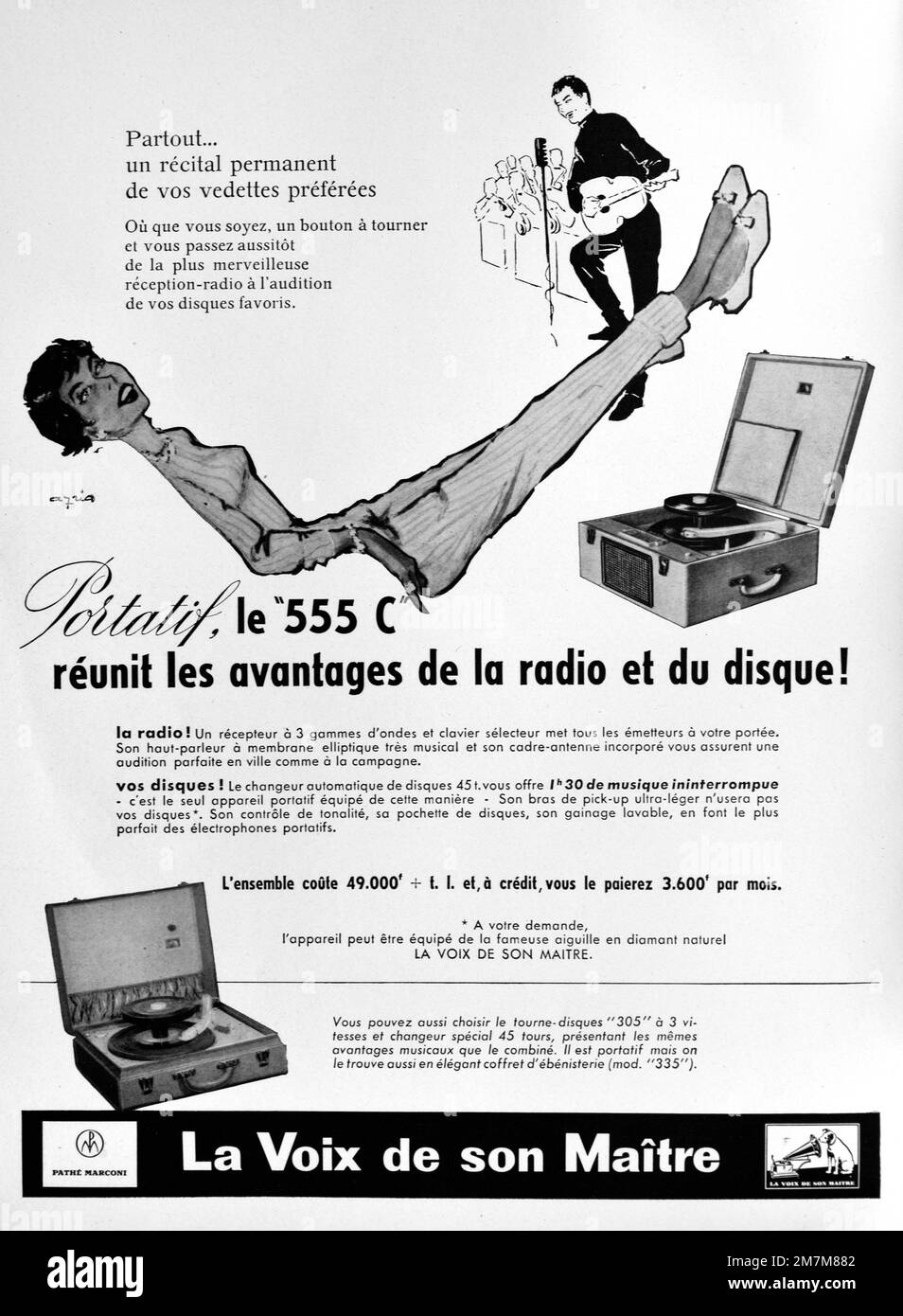 Vintage o antiguo anuncio, anuncio, publicidad o ilustración para un portátil His Masters Voice Record Player modelo 555 C anuncio 1956. Ilustrado con 1950s Mujer relajante y escuchando música. Foto de stock