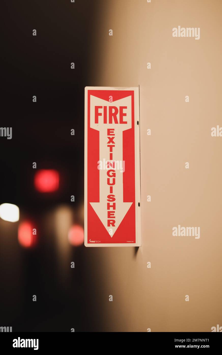 señales de extintor de incendios luces de emergencia salida de seguridad  evacuación asistencia de rescate alarma de incendios Fotografía de stock -  Alamy