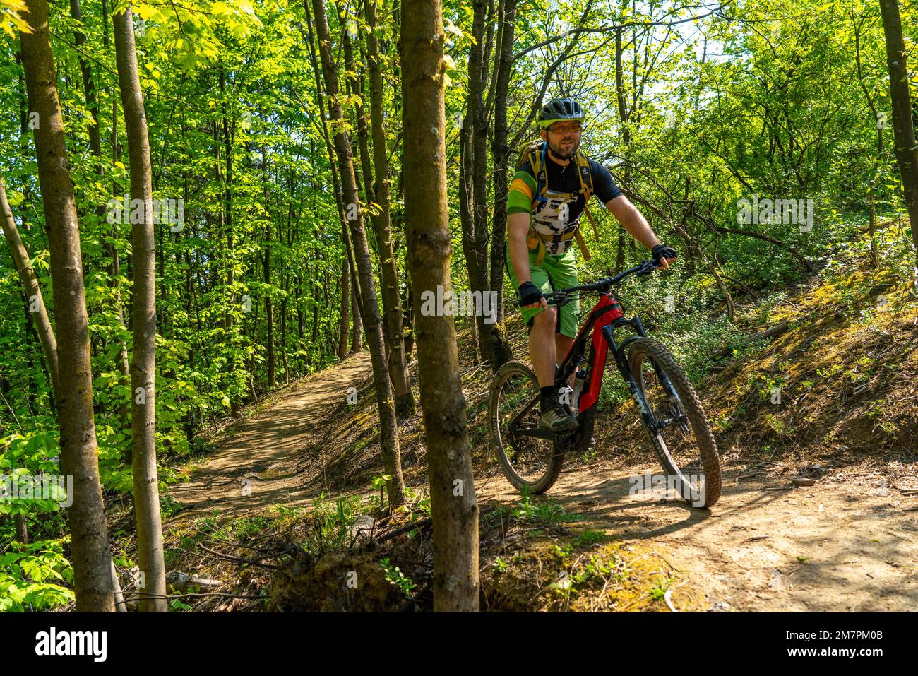 Brammentrail, sendero de bicicleta de montaña en el montón de escoria Schurenbach, en Essen NRW, Alemania, Foto de stock