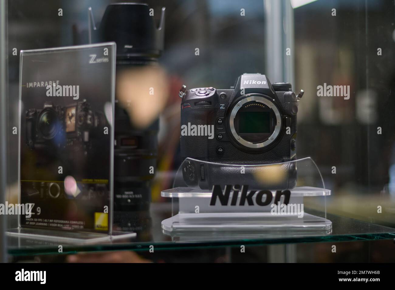 11.03.2022. Barcelona, ​​Spain, Nikon Z9 exhibió en el stand de Nikon en el  Photoforum Fest Fotografía de stock - Alamy