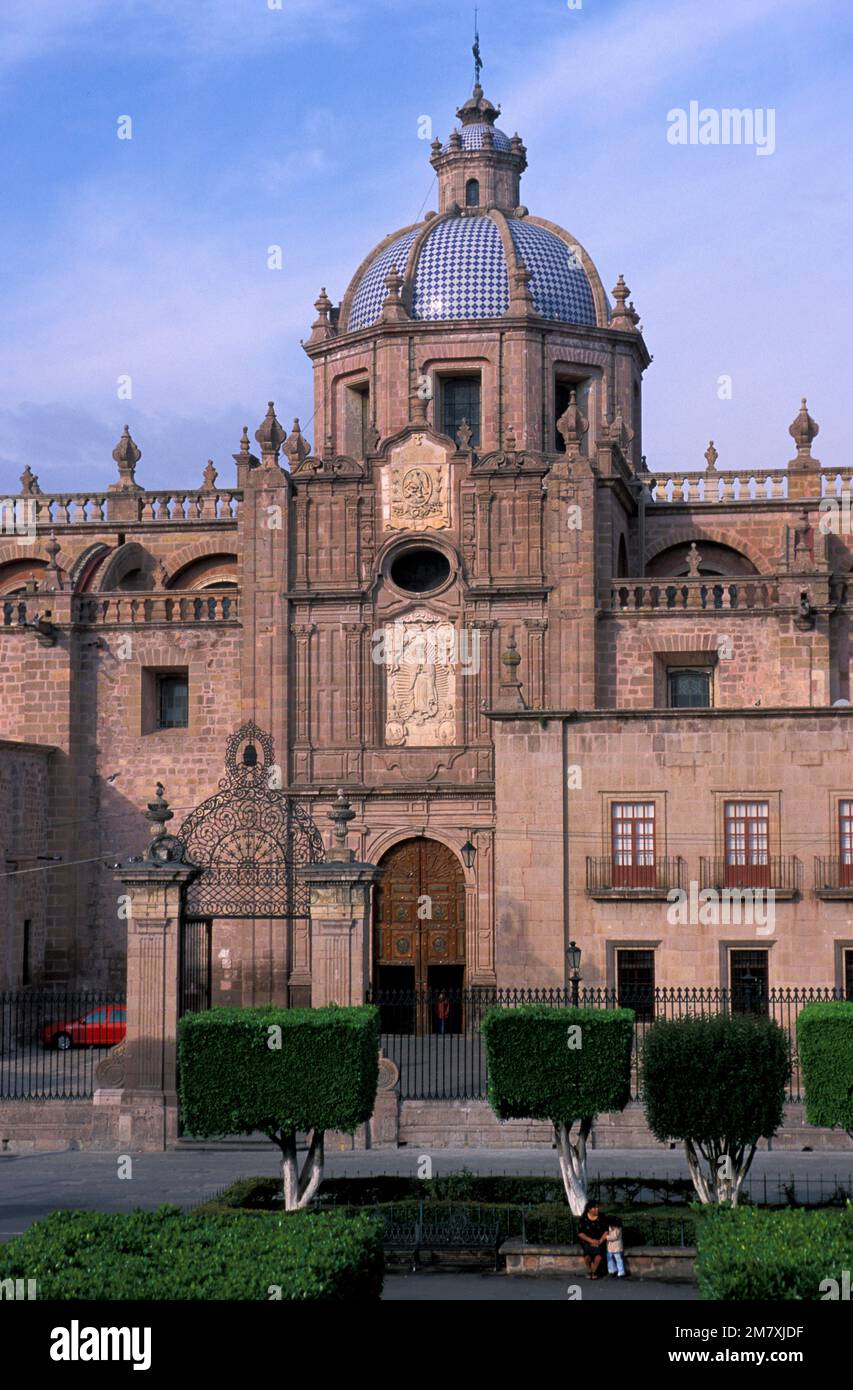 México, Michoacán, morelia, Catedral, Plaza Melchor Ocampo Fotografía de stock - Alamy México, Michoacán, morelia, Catedral, Plaza Melchor Ocampo Fotografía de stock - Alamy