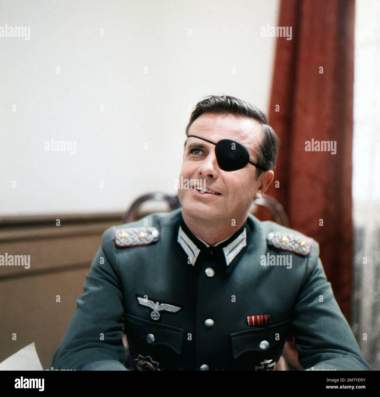 Operation Walküre, Fernsehfilm, Deutschland 1971, Regie: Franz Peter Wirth, Darsteller: Joachim Hansen als Claus Schenk Graf von Stauffenberg Foto de stock