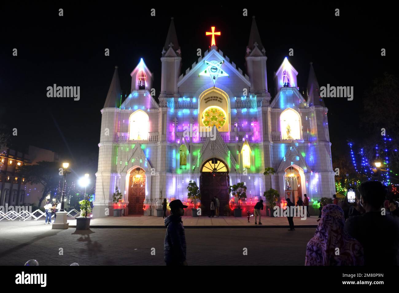 24 de diciembre de 2022, Iglesia de San Pedro Durante los días de navidad en Pune Maharashtra, la catedral de 160 años de antigüedad ha sido el pilar de la comunidad católica Foto de stock