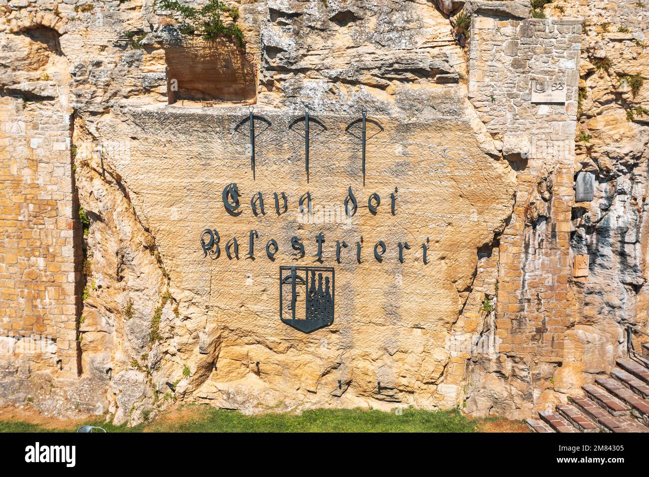 Campo de tiro de ballesta italiana en el centro de San Marino, Italia Foto de stock