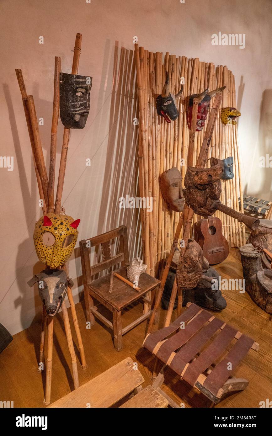 Máscaras e instrumentos musicales de varias épocas en Oaxaca en el