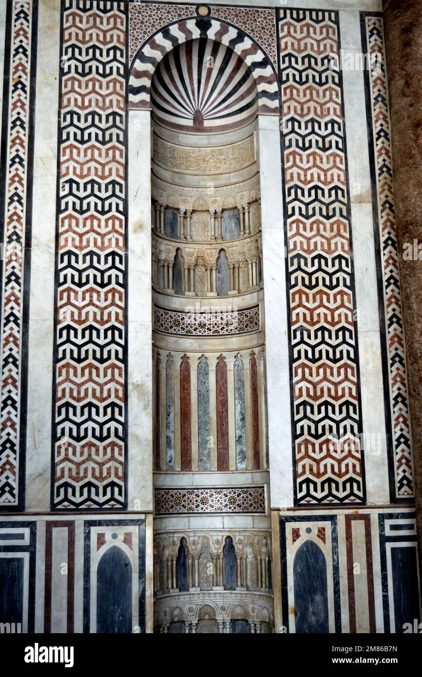 La mezquita del sultán Al-Nasir Muhammad ibn Qalawun, una mezquita de  principios del siglo 14th en la Ciudadela en El Cairo, Egipto construida  por el sultán mameluco Al-Nasr Muhamm Fotografía de stock -