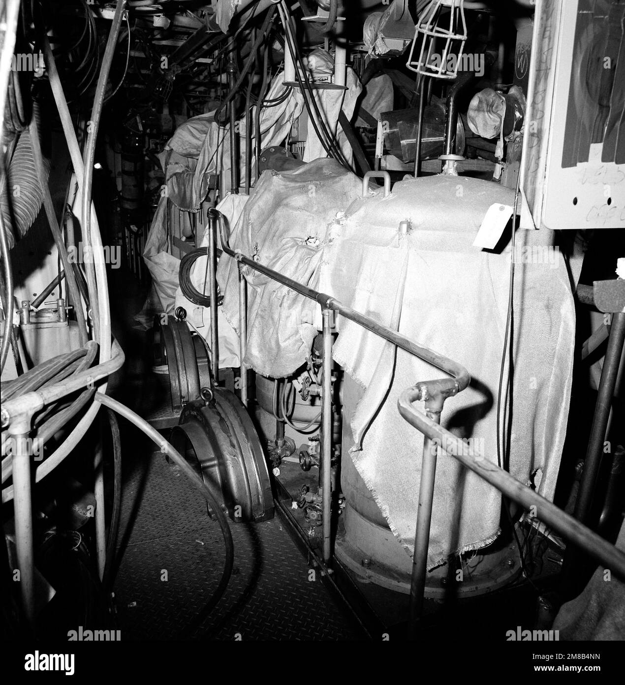 Una vista de la sala de máquinas principal del crucero de misiles guiado MONTEREY (CG 61). El barco está 70 por ciento completo. Base: Bath Estado: Maine (ME) País: United States of America (USA) Foto de stock