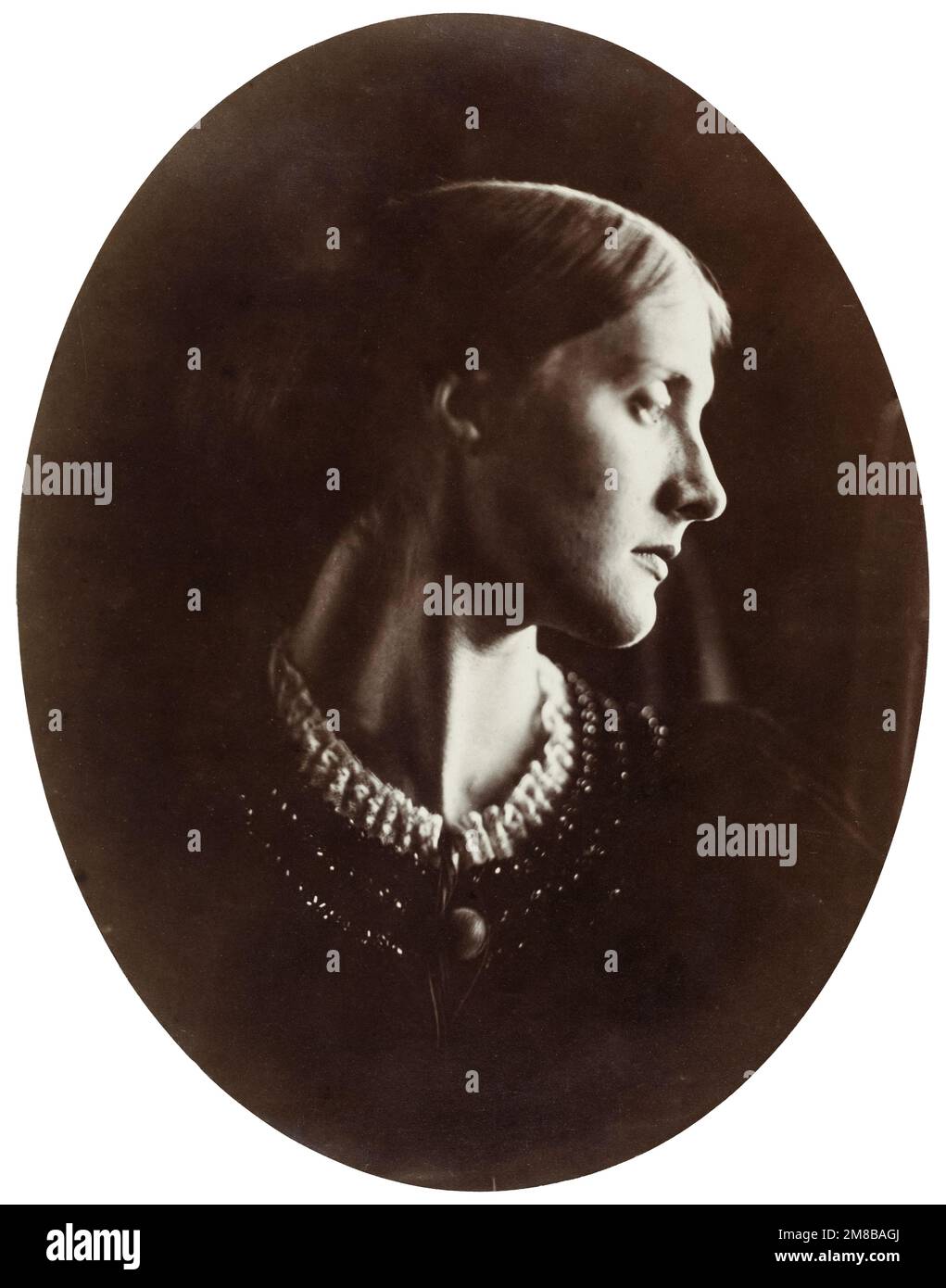 Mrs Herbert Duckworth (Julia Duckworth, 1846-1895), fotografía de retrato álbum de Julia Margaret Cameron, 1867 Foto de stock