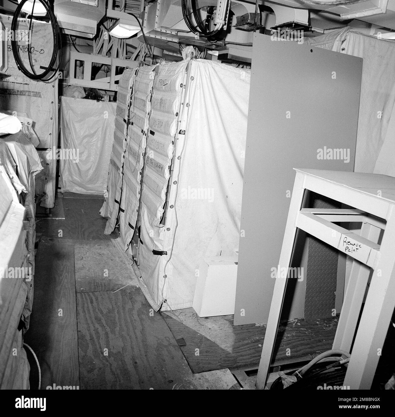 Una vista del ordenador central a bordo del crucero de misiles guiado Cowpens (CG-63). El barco está 70 por ciento completo. Base: Bath Estado: Maine (ME) País: United States of America (USA) Foto de stock
