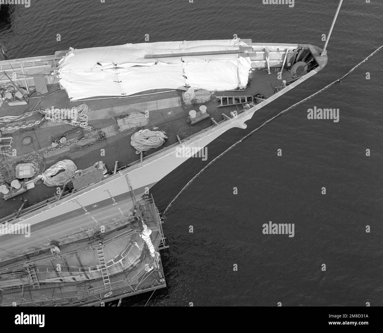 Una vista de la proa del crucero de misiles guiado GETTYSBURG (CG-64) durante la construcción. El barco está 70 por ciento completo. Base: Bath Estado: Maine (ME) País: United States of America (USA) Foto de stock