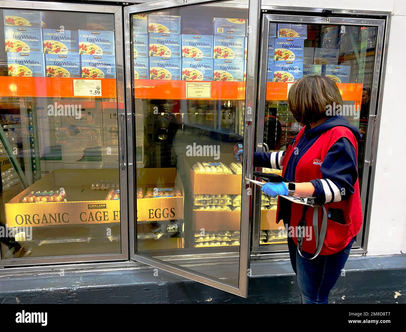 La tienda Costco en Newington, Virginia limita a los clientes a los