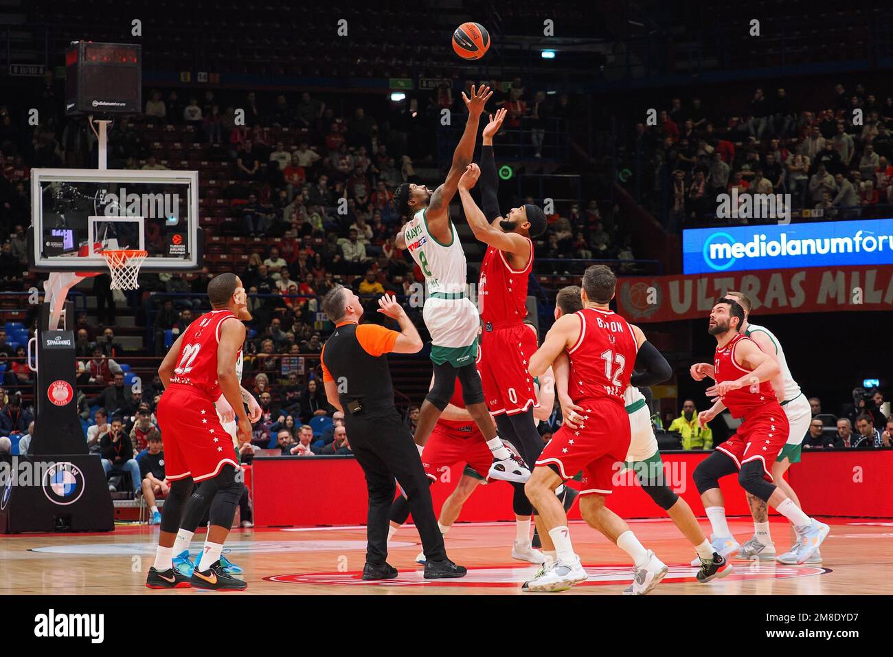 Milán, Italia. 13th de enero de 2023. Inicio del partido durante EA7  Emporio Armani Milano vs Zalgiris Kaunas, Campeonato de la Euroliga de  Baloncesto en Milán, Italia, enero 13 2023 Crédito: Agencia