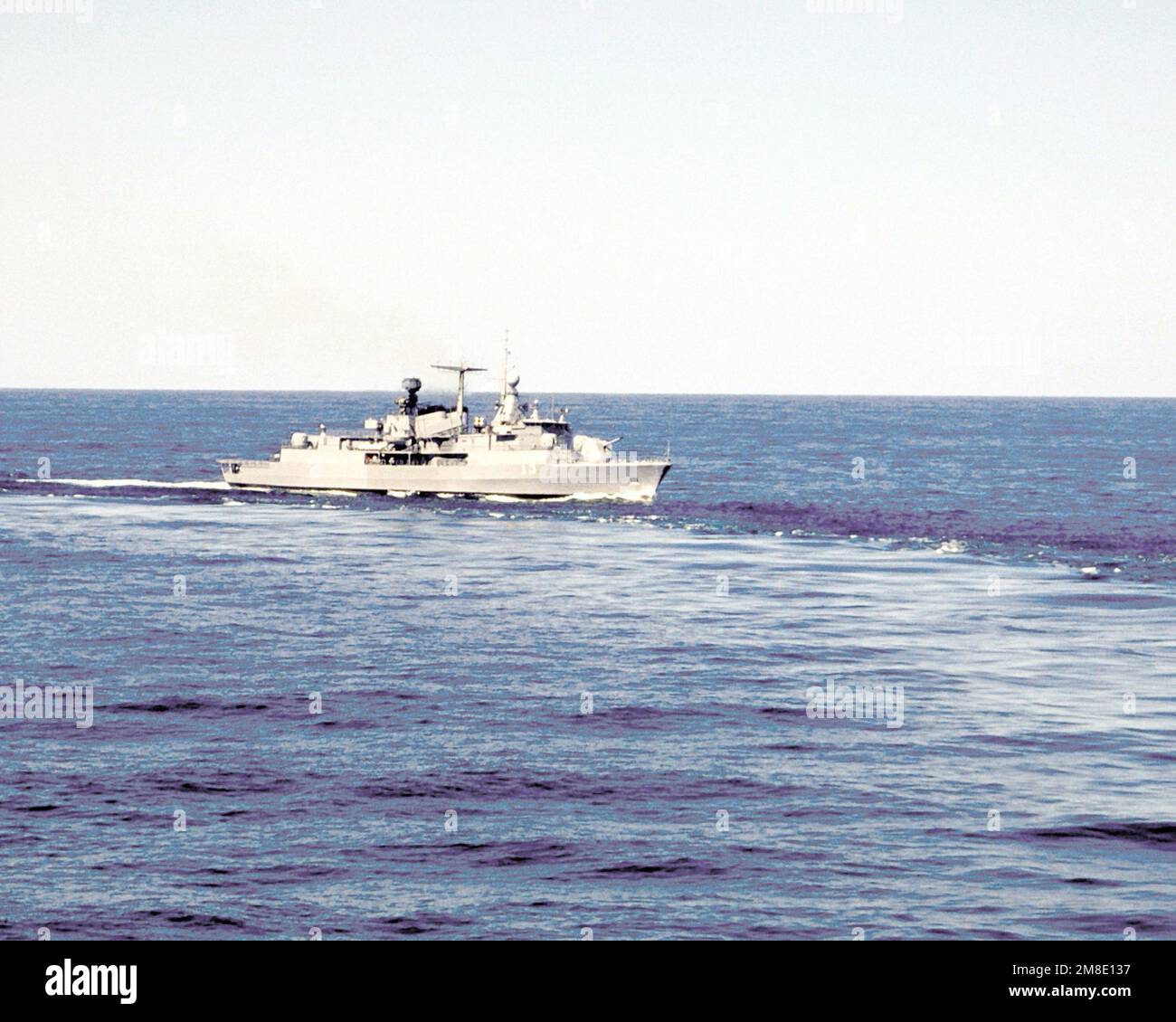 Una vista de arco de estribor del destructor argentino ARA SARANDI (D-13)  en marcha. País: Océano Atlántico (AOC Fotografía de stock - Alamy