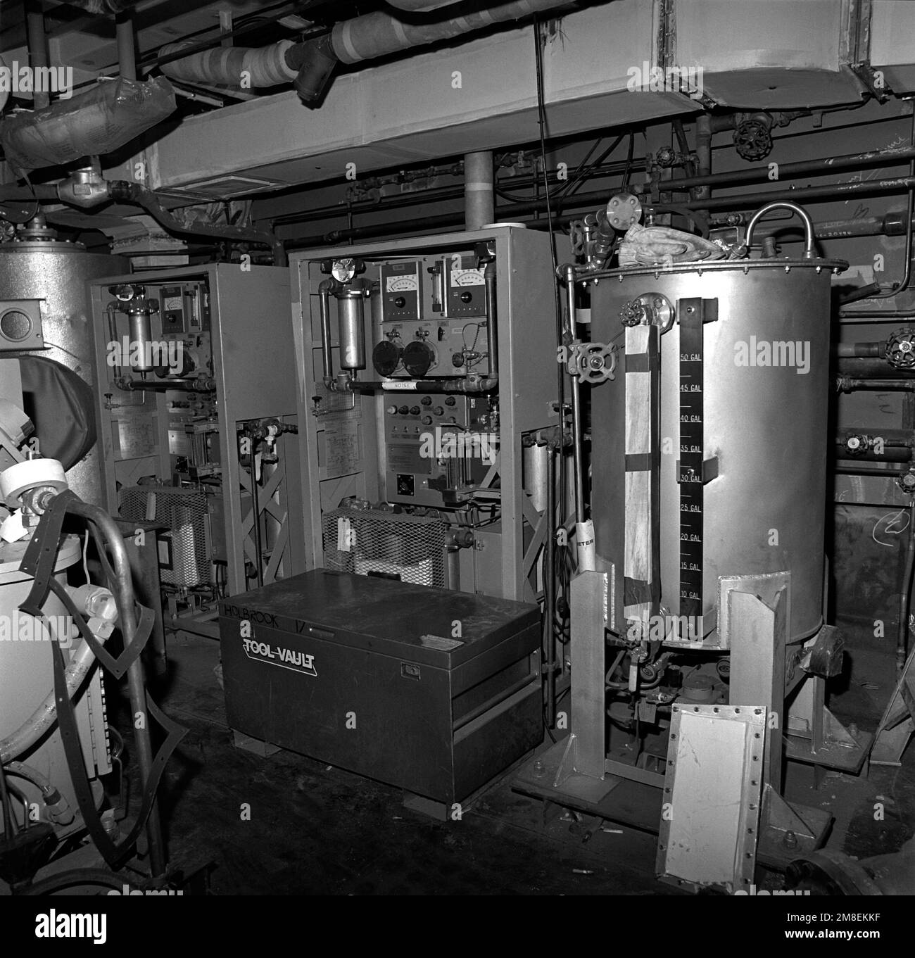 Sala de máquinas principal Nº 2 a bordo del crucero de misiles guiados SHILOH (CG-67) a la finalización de la construcción del 70 por ciento. Base: Bath Estado: Maine (ME) País: United States of America (USA) Foto de stock