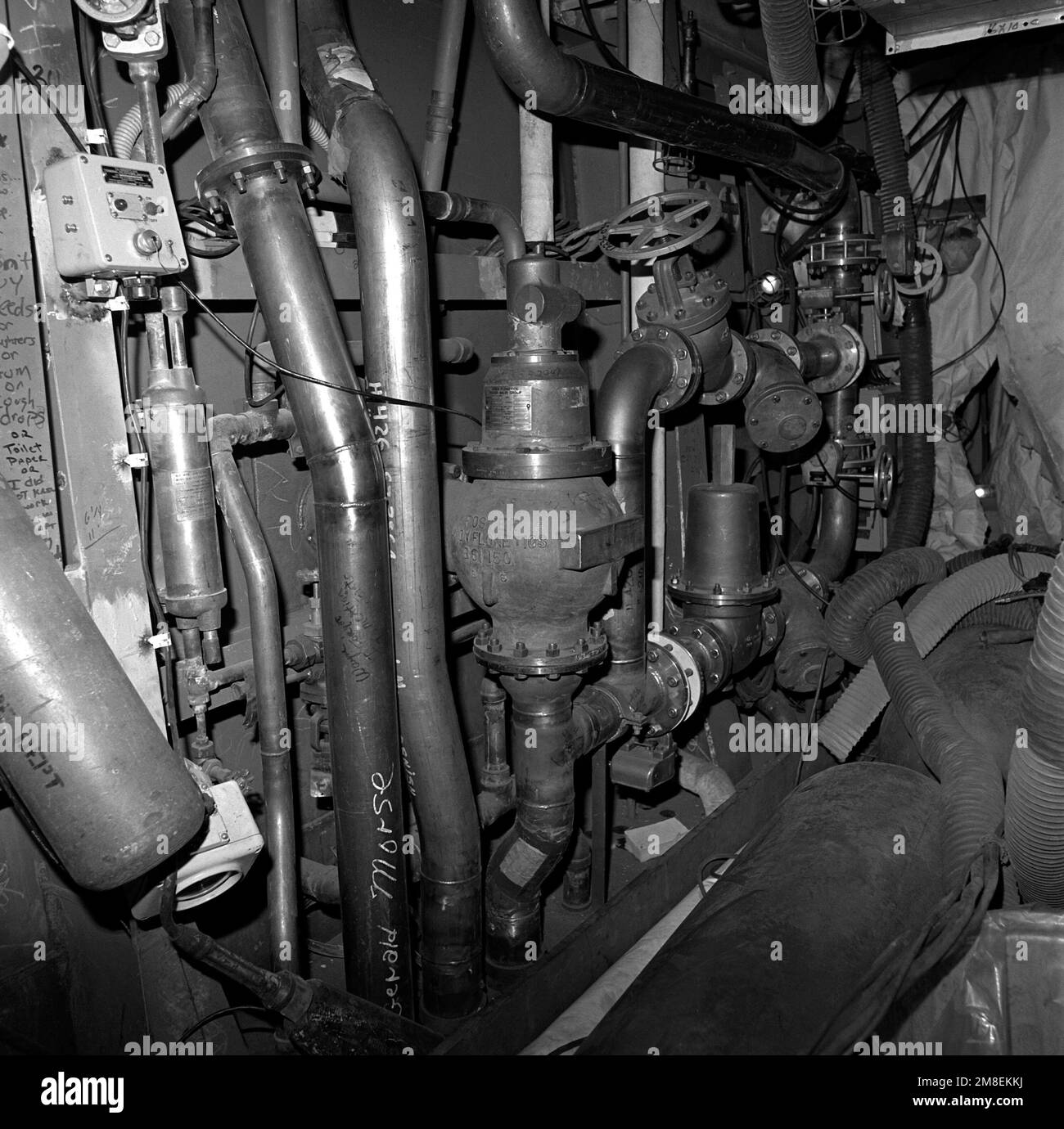 La sala del generador de servicio del buque n.º 3 a bordo del crucero de misiles guiados SHILOH (CG-67) al 70 por ciento de finalización de la construcción. Base: Bath Estado: Maine (ME) País: United States of America (USA) Foto de stock
