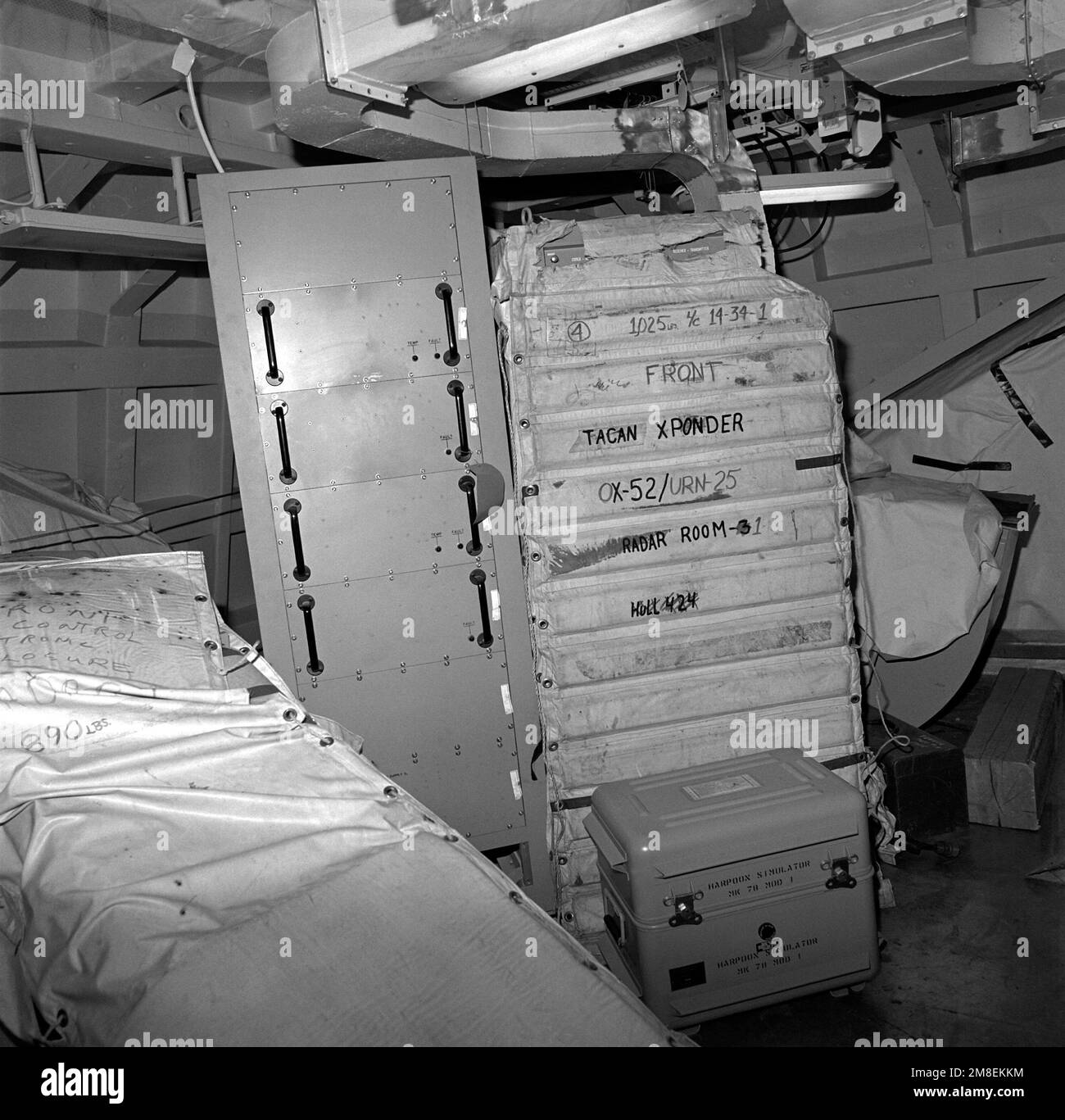 Sala de radar Aegis Nº 1 a bordo del crucero de misiles guiados SHILOH (CG-67) al 70 por ciento de finalización de la construcción. Base: Bath Estado: Maine (ME) País: United States of America (USA) Foto de stock