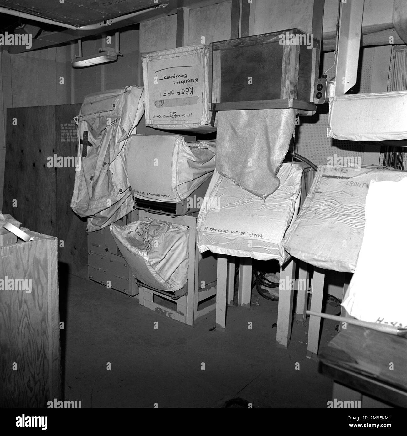 Central de mantenimiento del sistema de combate a bordo del crucero de misiles guiados SHILOH (CG-67) a la finalización del 70 por ciento de la construcción. Base: Bath Estado: Maine (ME) País: United States of America (USA) Foto de stock