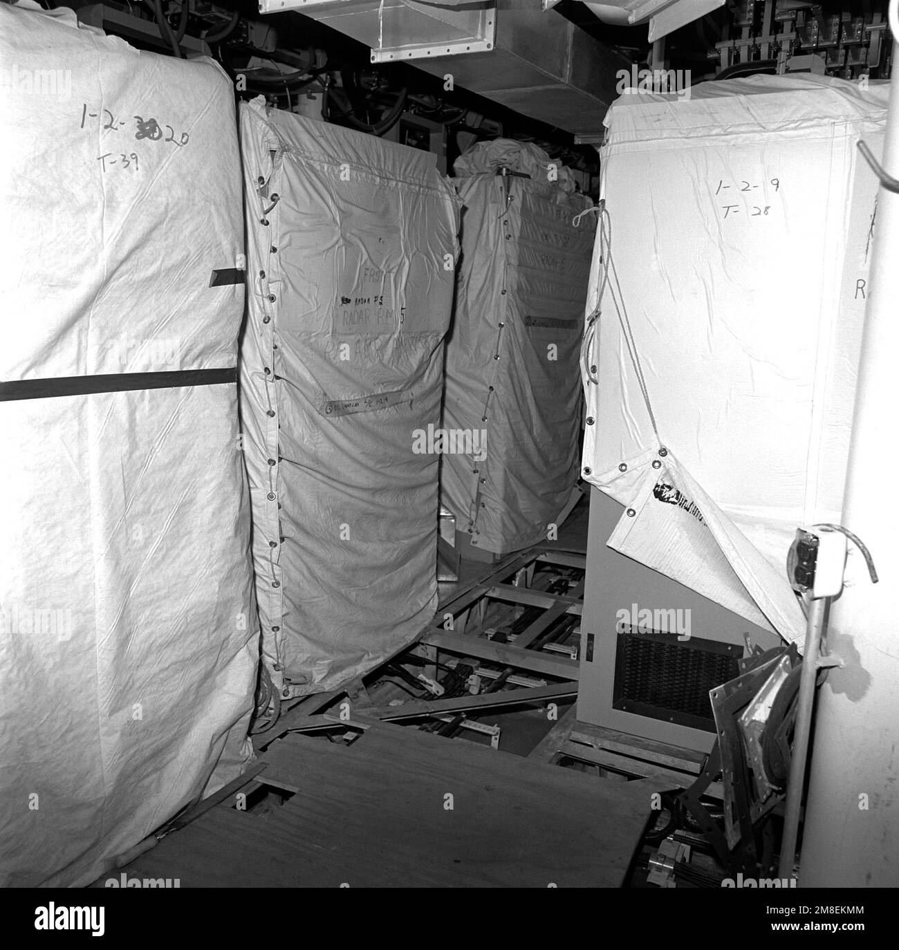 Sala de radar Aegis no 5 A bordo del crucero de misiles guiados SHILOH (CG-67) a la finalización de la construcción del 70 por ciento. Base: Bath Estado: Maine (ME) País: United States of America (USA) Foto de stock