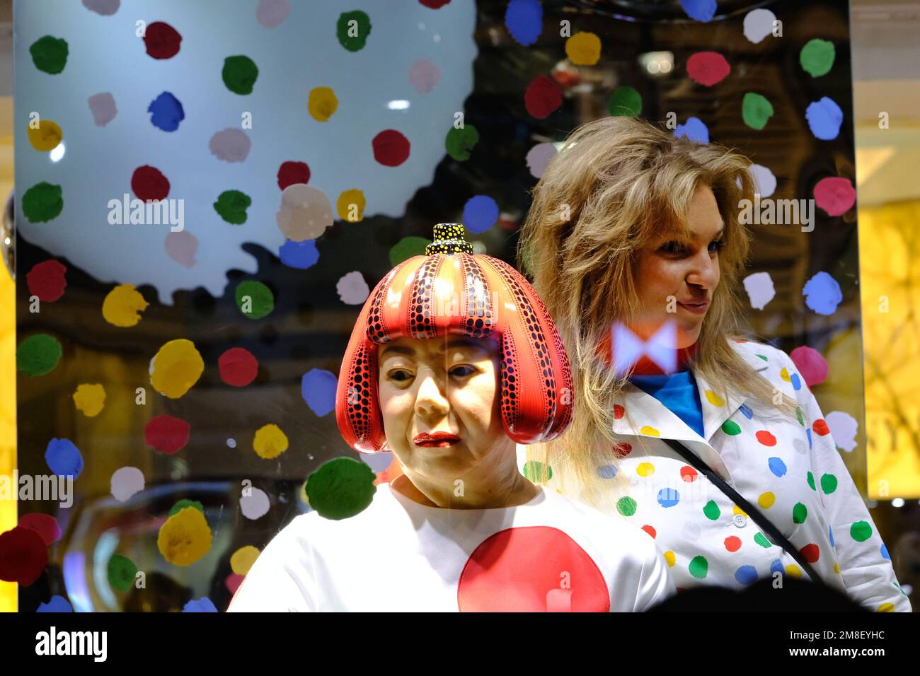 Louis vuitton x yayoi kasuma fotografías e imágenes de alta resolución