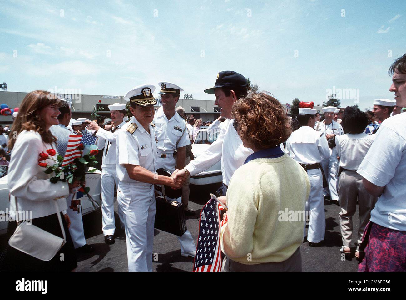 Ronald J. Zlatoper, comandante del Grupo de Transportistas Siete, es