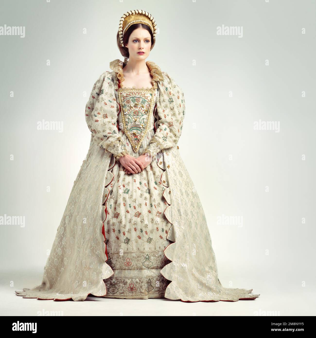 Mujer de fantasía medieval en vestido fotografías e imágenes de alta  resolución - Alamy