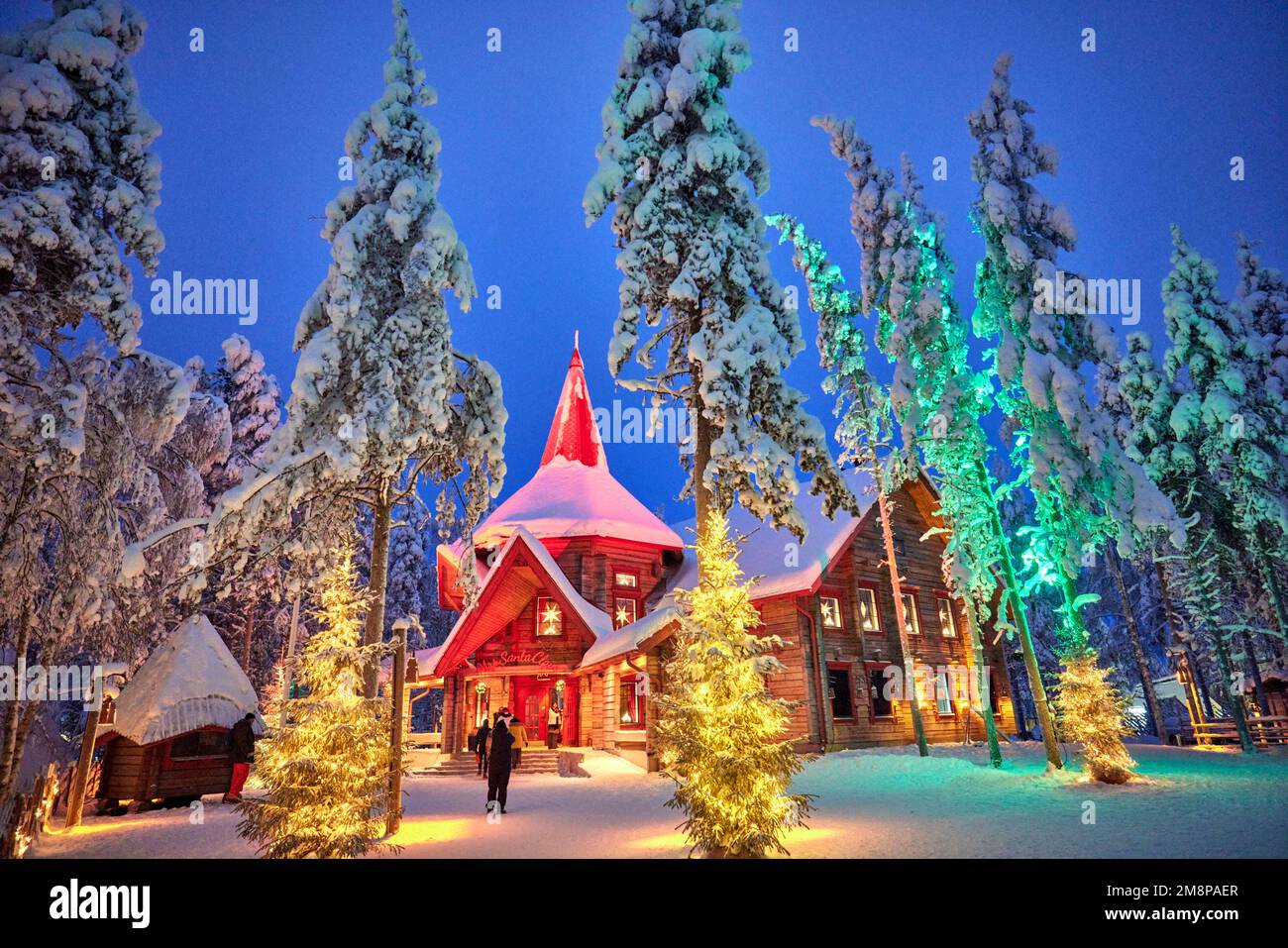 Rovaniemi, Laponia, norte de Finlandia. Santa Claus Village Arctic Circle parque de atracciones, Casa de Santa Claus Foto de stock