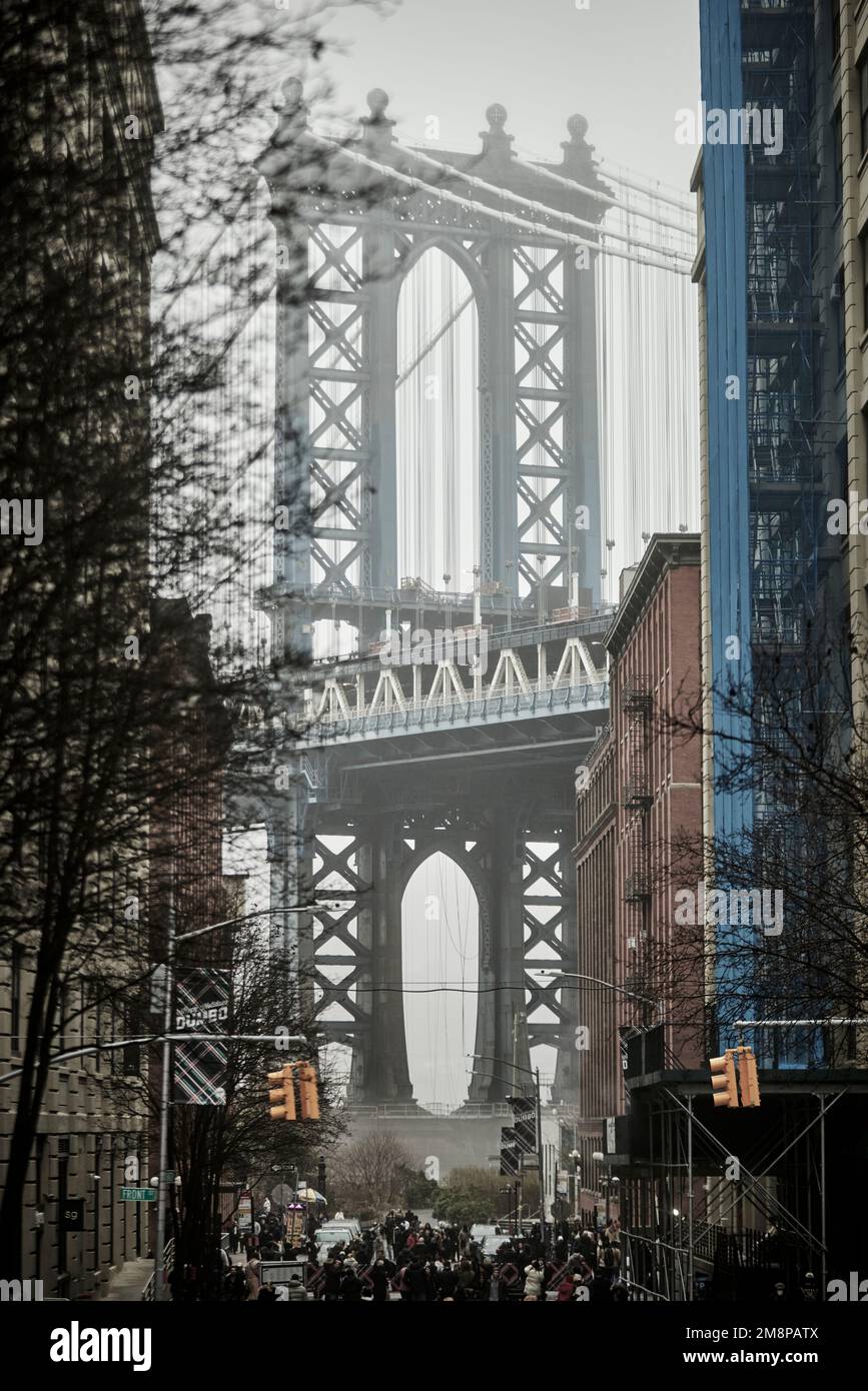 La ciudad de Nueva York Brooklyn Dumbo área con el emblemático Puente de Manhattan Foto de stock