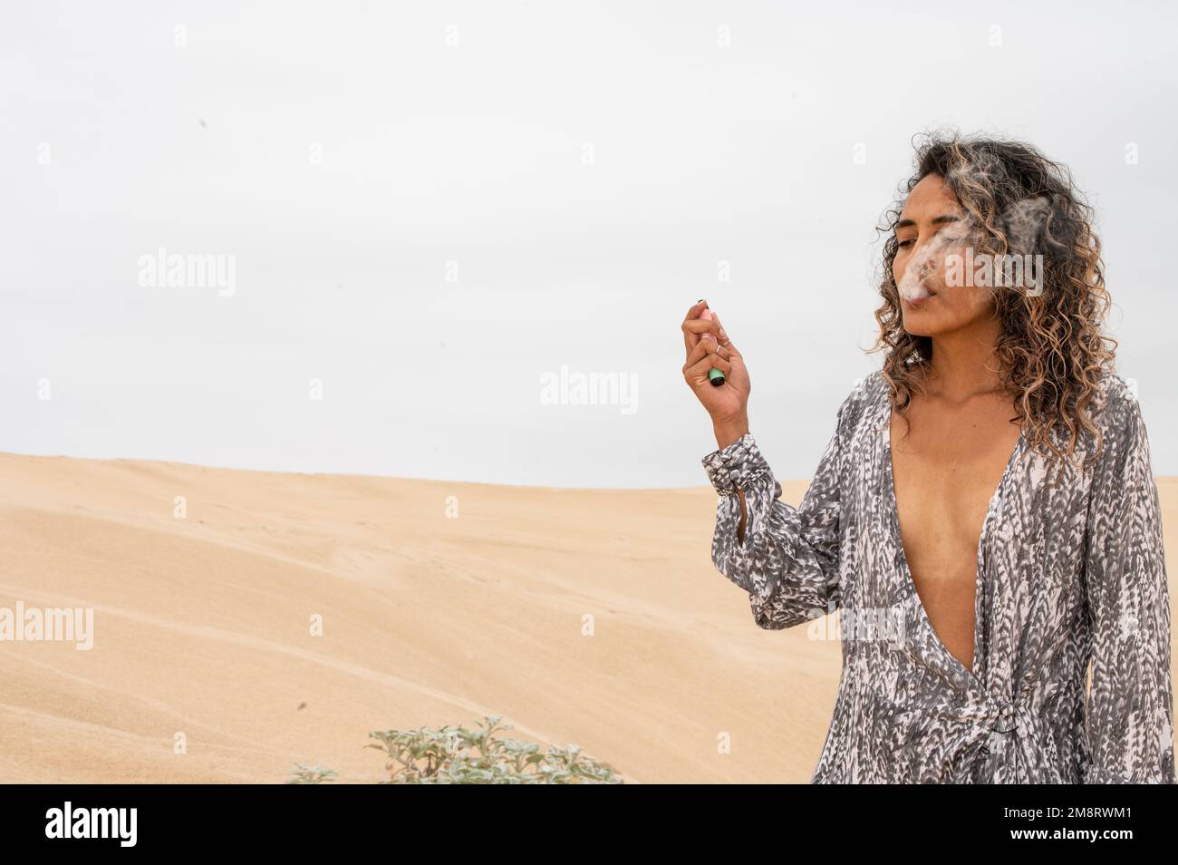 Close up retrato de mujer thats vaping Foto de stock