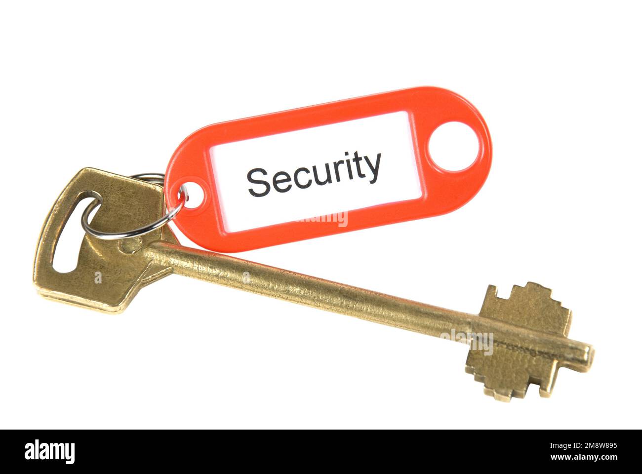 Una llave con una etiqueta de seguridad aislada en blanco Foto de stock