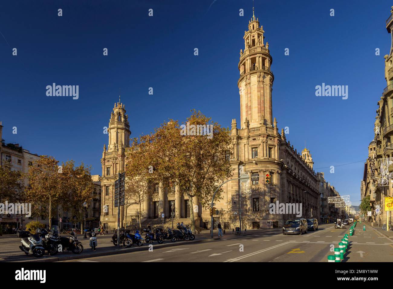 Sede de la sede central de Correos y Telégrafos (Correos y Telégrafos) al inicio de la avenida Via Laietana en Barcelona Cataluña España Foto de stock