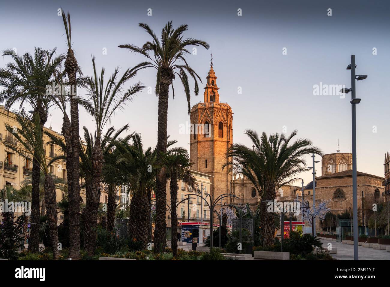 El Micalet, una iglesia con un famoso campanario en Valencia. España. Foto de stock