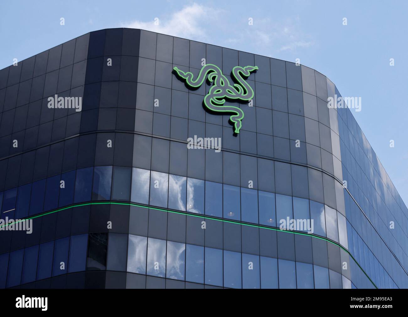 Una vista del edificio de oficinas de la firma de juegos Razer en Singapur el 17 de enero de 2023. REUTERS/Edgar Su Foto de stock