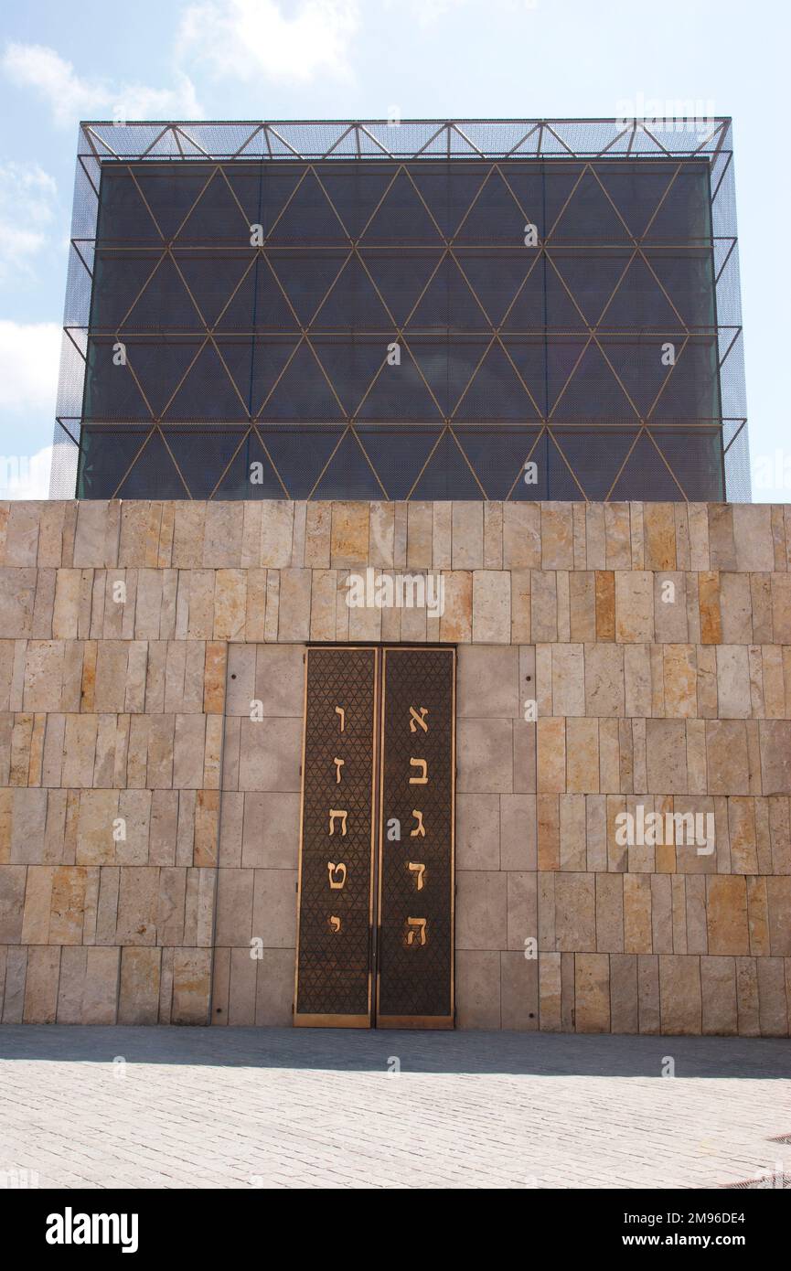 La sinagoga Ohel Jakob construido en 20042006 como la nueva sinagoga