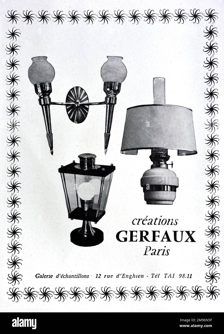 Vintage o antiguo anuncio, anuncio, publicidad o ilustración 1950s luces, lámparas o iluminación interior incluyendo una lámpara de gas o luz 1957 Foto de stock