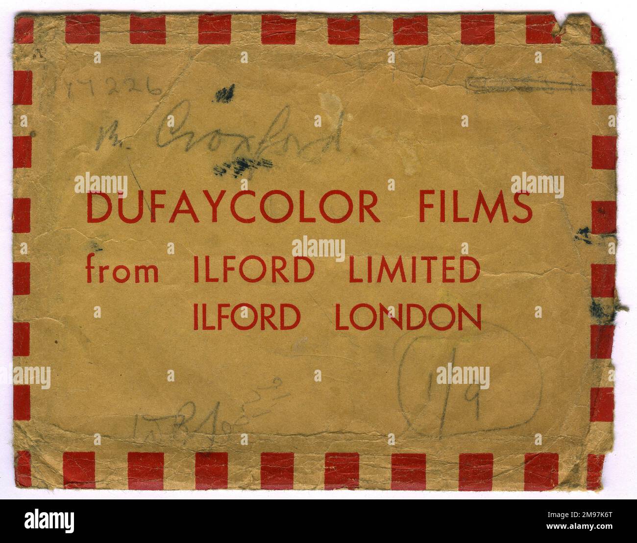 Cartera fotográfica de la película que anuncia Dufaycolor Films de Ilford Limited, Ilford, Londres. El nombre del cliente es el Sr. Croxford, y el coste de desarrollo es un chelín y un ninepence. Foto de stock