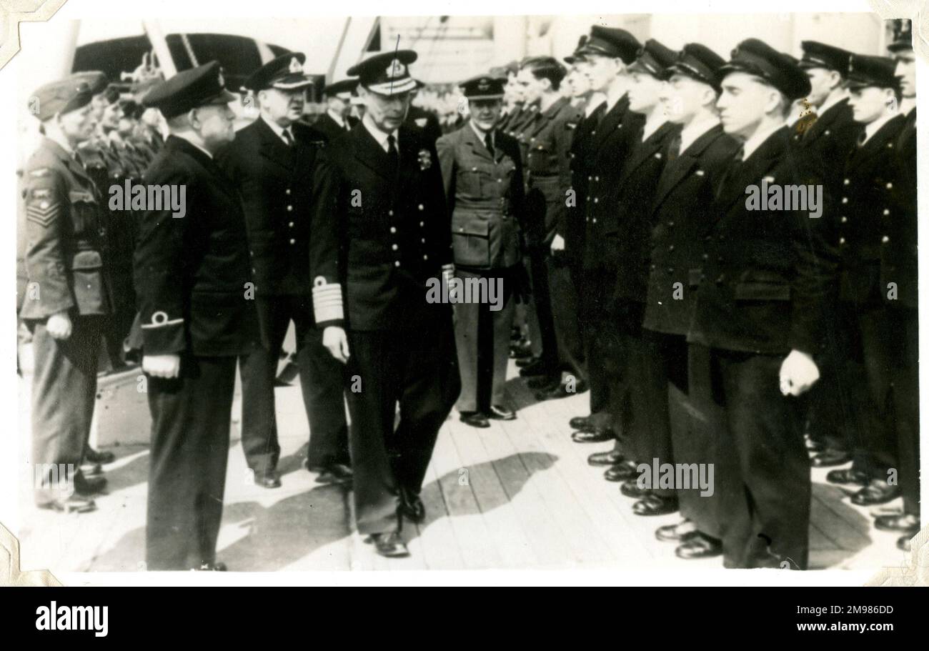 El Rey Jorge VI inspeccionando las Fuerzas de Invasión del Día D, WW2. Foto de stock