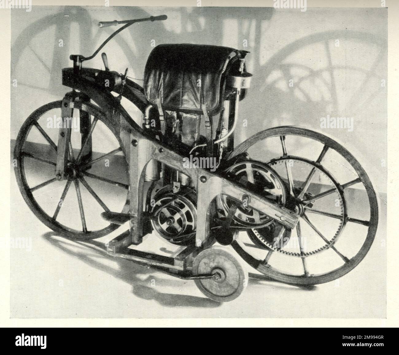 La primera bicicleta de motor del mundo, construida por Daimler y Maybach  en 1885 Fotografía de stock - Alamy