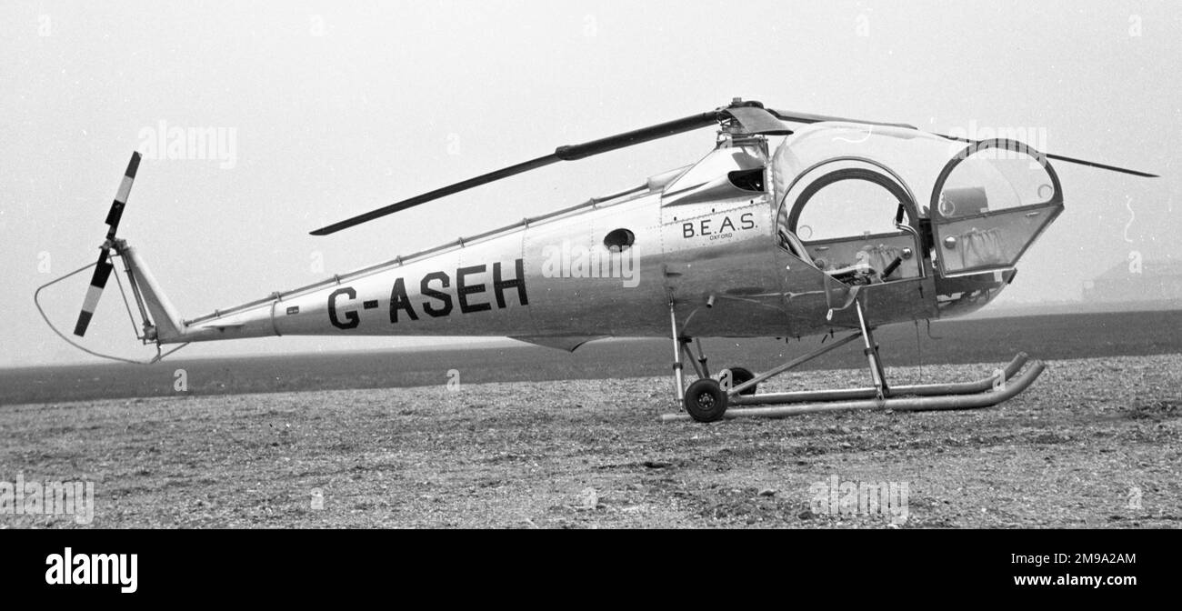 Brantly B-2A G-ASEH (msn 303) de British Executive Air Services Ltd. En el aeropuerto de Oxford, Kidlington. Foto de stock