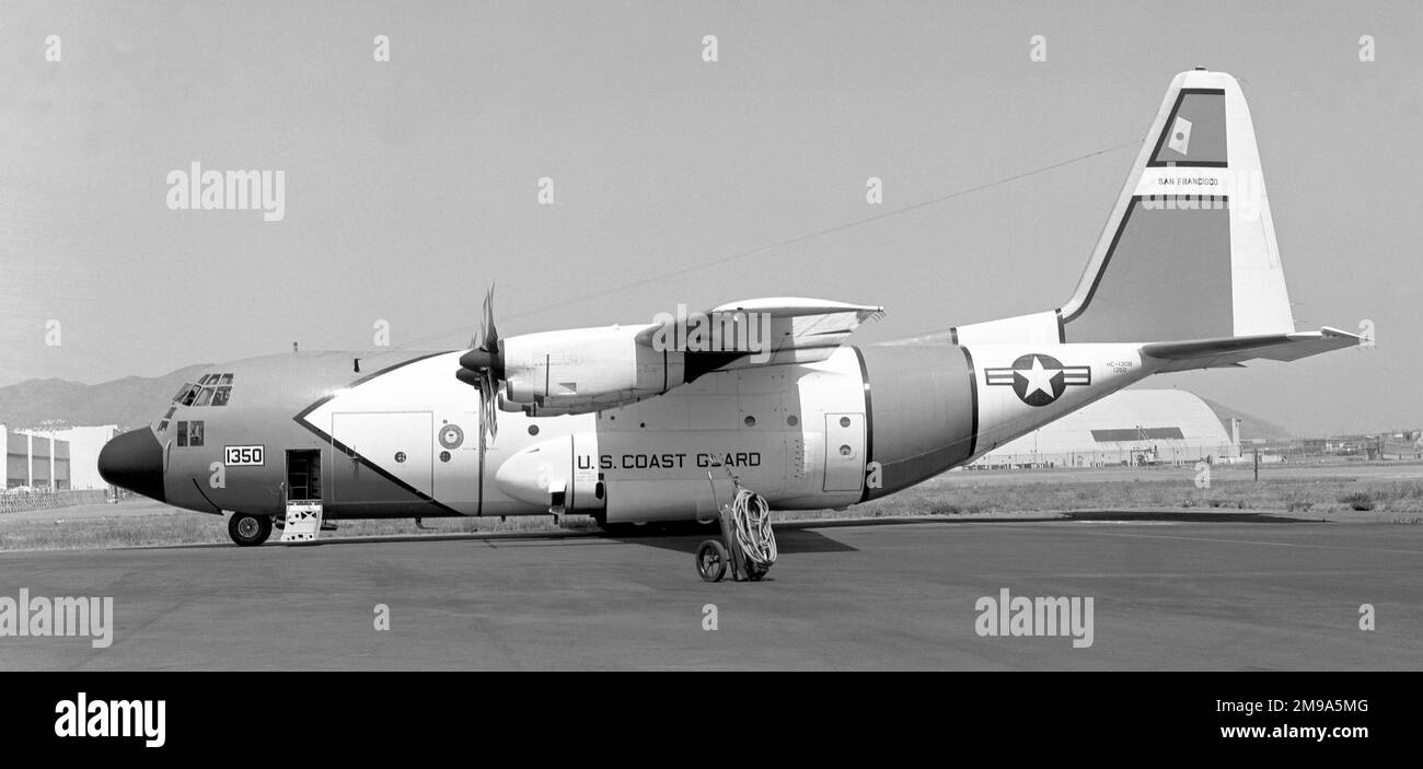 Servicio de Guardacostas de los Estados Unidos - Lockheed HC-130B-LM Número de Hércules: (USCG)1350 (msn 282-3763) en la Estación Aérea de San Francisco USCG (co-ubicada con SF International). Ordenado en contrato de la USAF como C-130B-LM 62-3754, pero re-designado R8V-1G con número de oficina de USCG: 1350, luego SC-130B en 1962 y sucesivamente HC-130G y HC-130B. A MASDC como 45005 el 29 de julio de 1982, código reasignado CF0035 Foto de stock