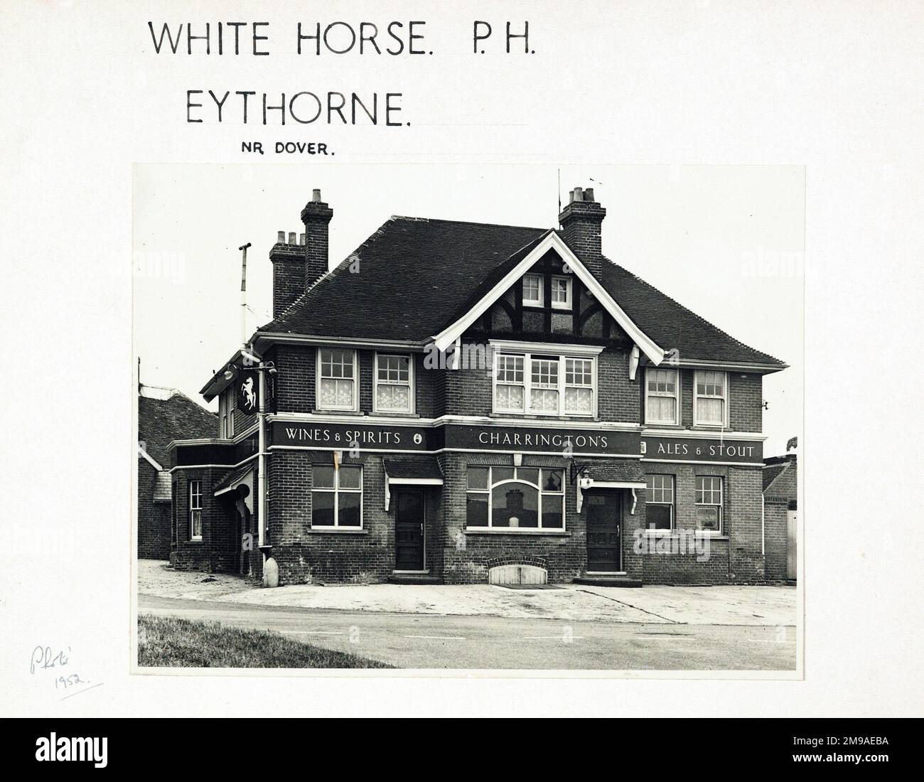 Fotografía de White Horse PH, Eythorne, Kent. La cara principal de la