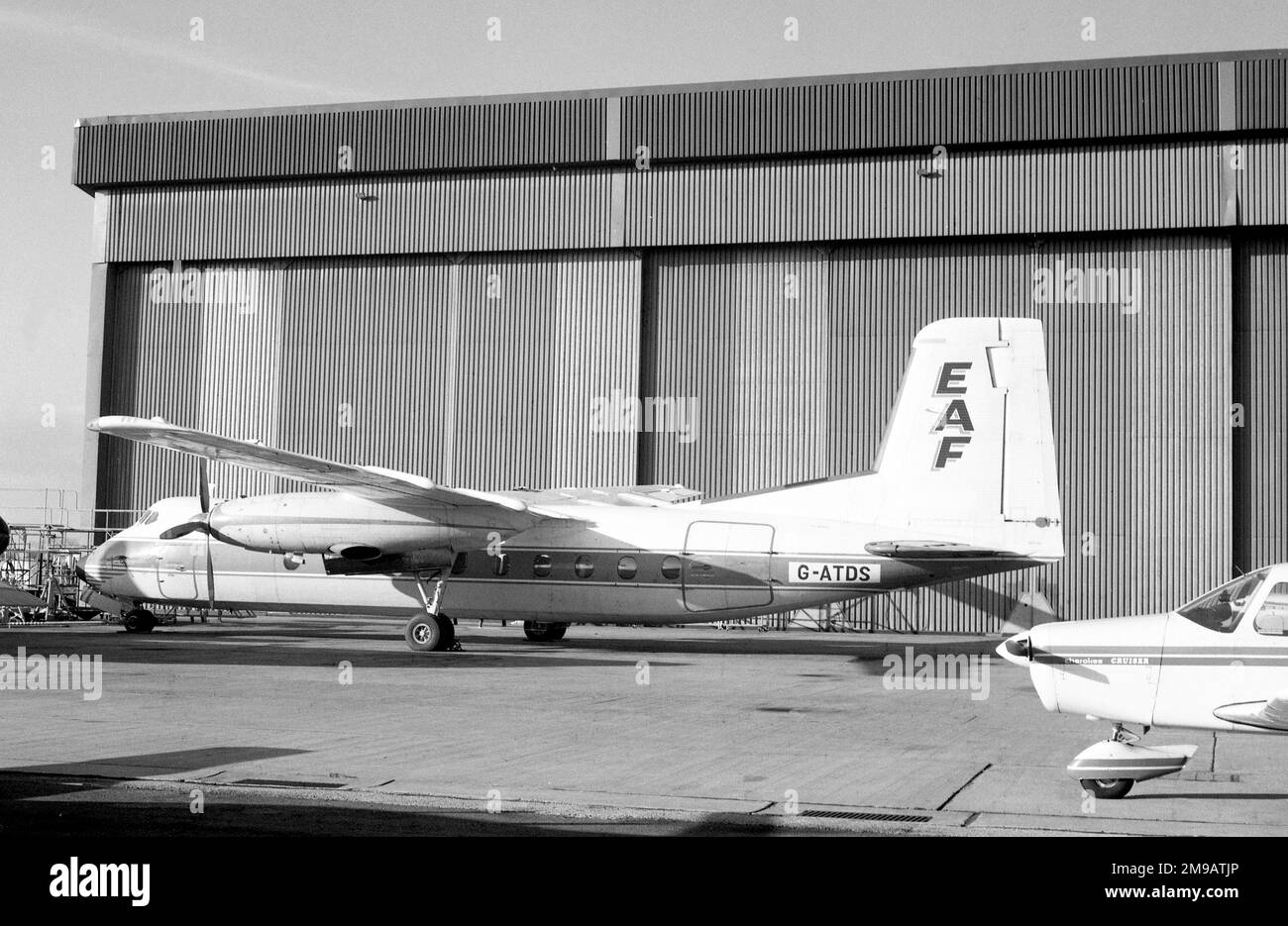 Handley Page HPR.7 Dart-Herald 209 G-ATDS (msn 189), de EAF en el aeropuerto de East Midlands en noviembre de 1977. Foto de stock