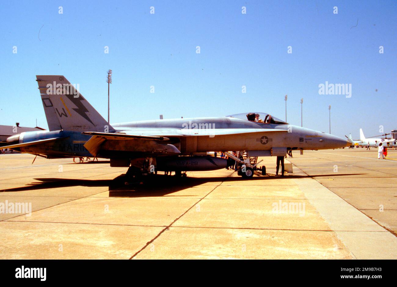 Cuerpo de Infantería de Marina de los Estados Unidos - McDonnell Douglas F/A-18A-12-MC Hornet (Lote 6) 161961 (msn 174), de VMFA-251. Foto de stock