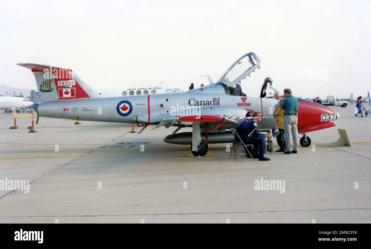 Fuerzas Armadas Canadienses - Canadair CT-114 Tutor 114037 (msn 1037). Foto de stock