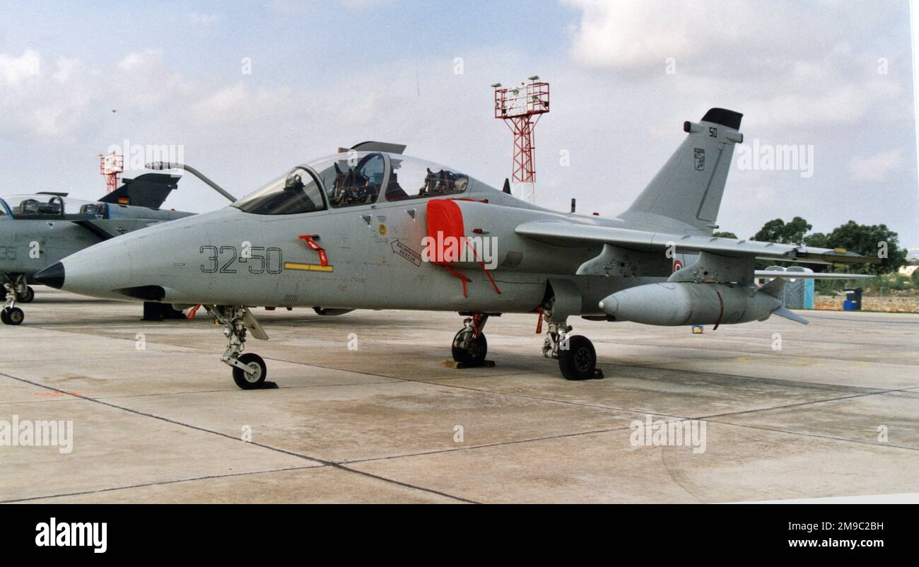 Aeronautica Militare Italiano - AMX INTERNATIONAL AMX-T MM55029 - 32-50 (msn IT006). (Aeronautica Militare Italiano - Fuerza Aérea Italiana) Foto de stock