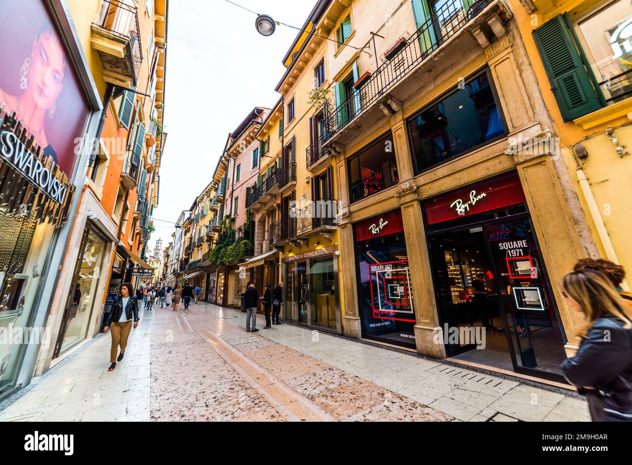 Tienda tienda verona italia fotografías e imágenes de alta