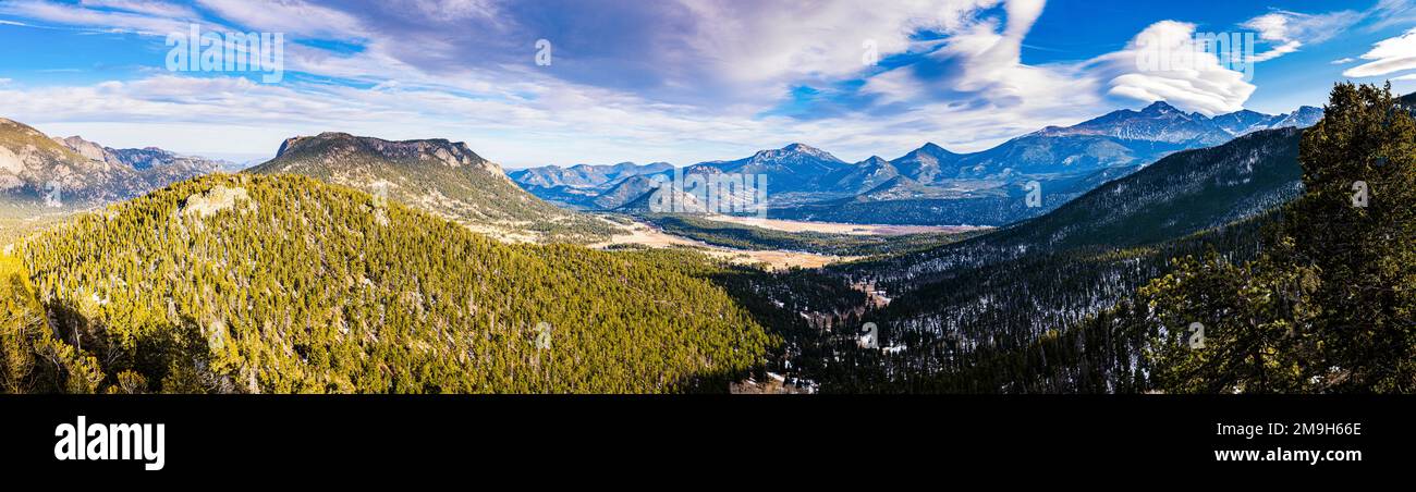 Paisaje con montañas, muchos parques de la curva, Parque Nacional de las Montañas Rocosas, Colorado, EE.UU. Foto de stock