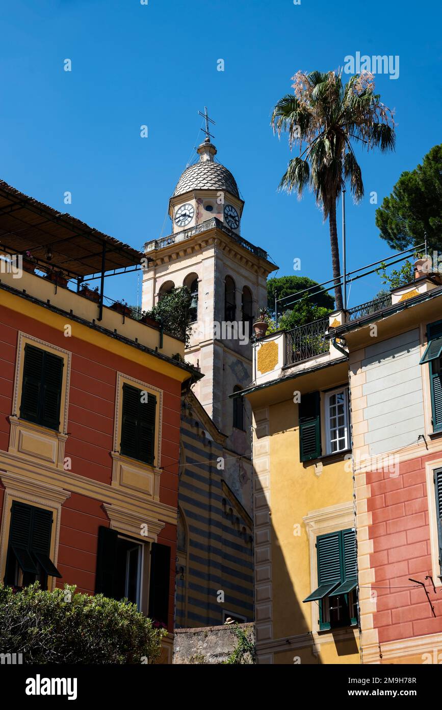 Edificios capturados desde ángulo bajo, Portofino, Italia Foto de stock