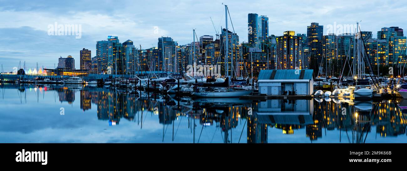 Paisaje urbano con Royal Vancouver Yacht Club, Vancouver, Columbia Británica, Canadá Foto de stock