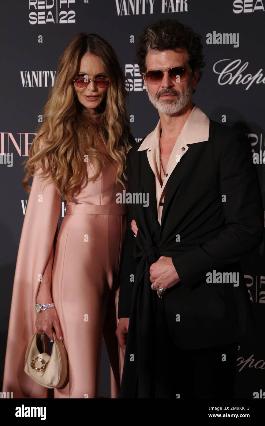 Elle Macpherson and Doyle Bramhall II pose for photographers upon