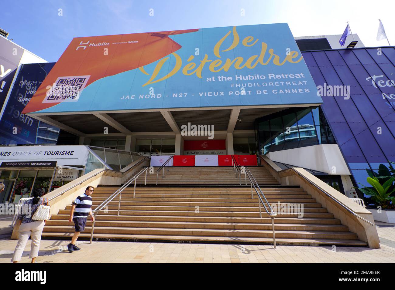 CANNES, FRANCIA - 17 DE JUNIO de 2022: Palais des Festivals et des Congrès es un centro de convenciones en Cannes, Francia, sede del Festival de Cine de Cannes Foto de stock